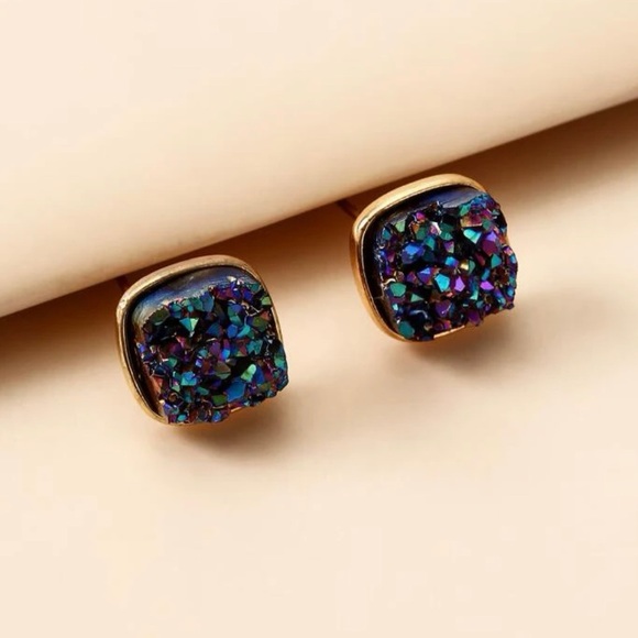 🦋 3/$24 Navy blue druzy (raw crystal) geode stud post earrings/ NWOT - Picture 3 of 6